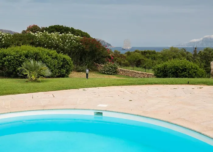 Bianca Pedra Rosa - Your House In Sardinia